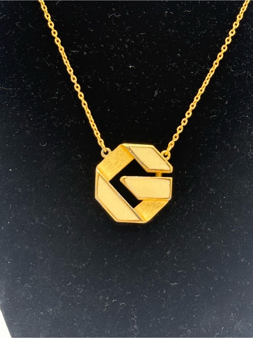 Givenchy Vintage Enamel G Pendant Necklace - Picture 5 of 9